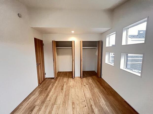 いつでもお部屋をスッキリお使い頂ける収納スペースを設置。