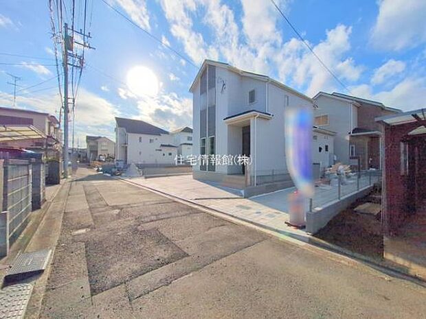 前面道路を含めた現地写真です。