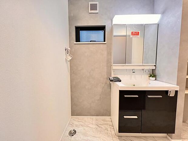 お天気を気にせずお洗濯ができ、室内干し可能です。