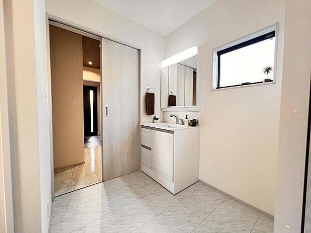 脱衣所は小さなお子様がいるご家庭にも重宝されます。