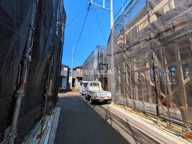 前面道路を含めた現地写真です。