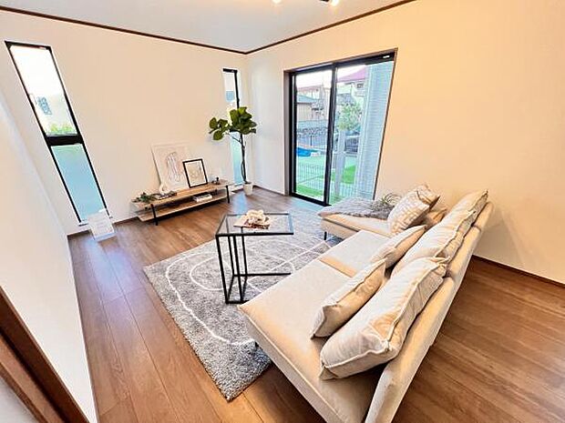 家族団らんの場所としてゆったりと居心地の良いリビングです。