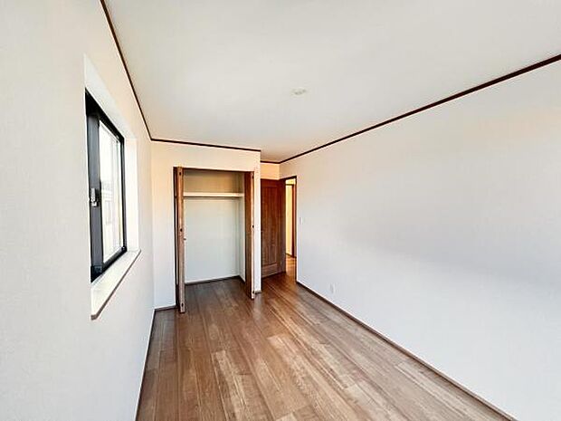 いつでもお部屋をスッキリお使い頂ける収納スペースを設置。