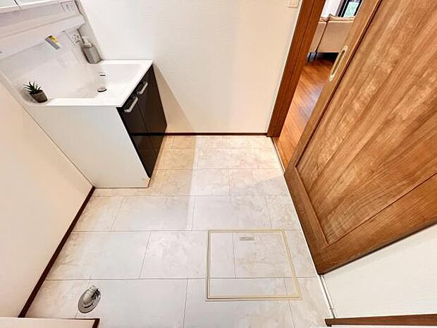 脱衣所は小さなお子様がいるご家庭にも重宝されます。