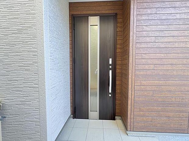 いつも気持ちよくご家族を迎えられる玄関です。