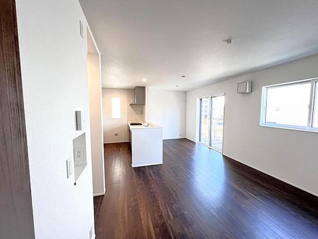 リビングダイニングになります。ご家族そろっての素敵な空間になりそうですね。