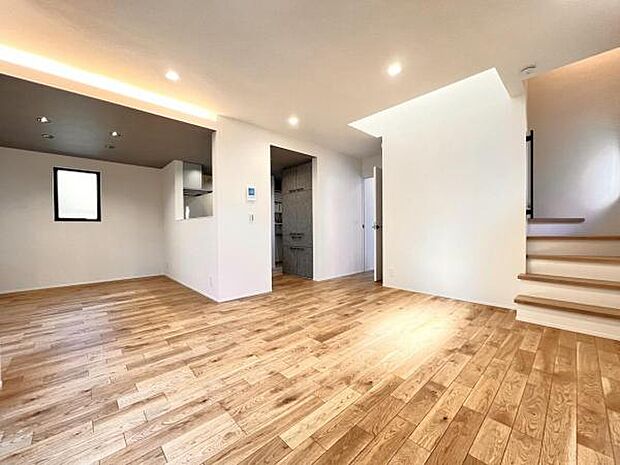 家族団らんの場所としてゆったりと居心地の良いリビングです。