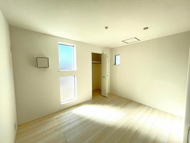 いつでもお部屋をスッキリお使い頂ける収納スペースを設置。