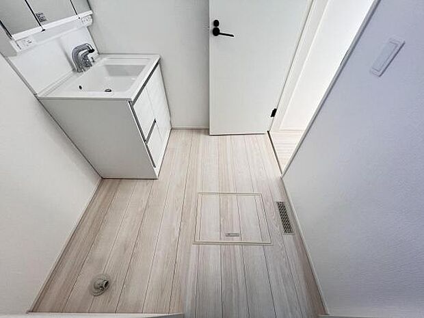 脱衣所は小さなお子様がいるご家庭にも重宝されます。