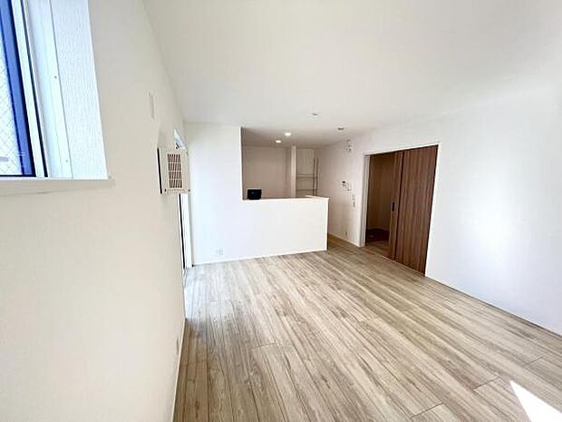 リビングダイニングになります。ご家族そろっての素敵な空間になりそうですね。