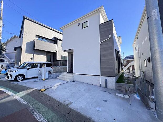 駐車場ももちろん完備しておりますのでお車所有の方にも心強いです。