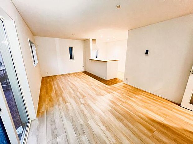 リビングダイニングになります。ご家族そろっての素敵な空間になりそうですね。