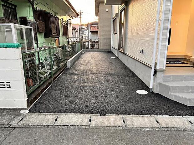 駐車場ももちろん完備しておりますのでお車所有の方にも心強いです。