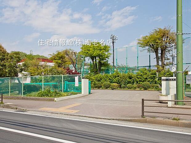 綾瀬市立綾北中学校まで約2100m（徒歩27分）