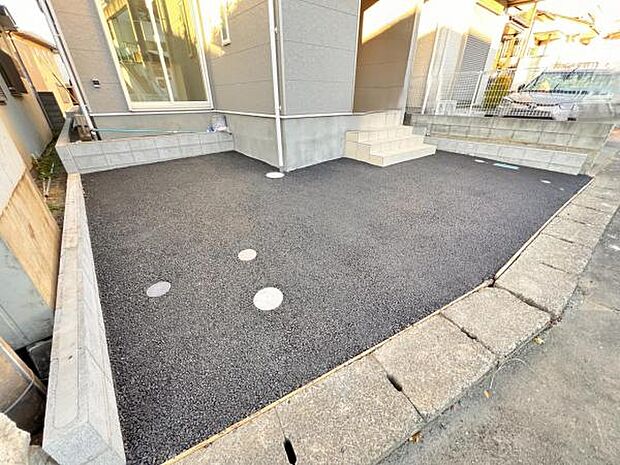 駐車場ももちろん完備しておりますのでお車所有の方にも心強いです。