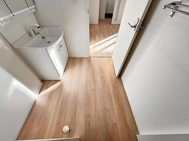 脱衣所は小さなお子様がいるご家庭にも重宝されます。