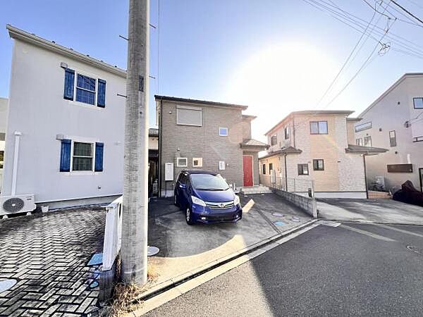 駐車場ももちろん完備しておりますのでお車所有の方にも心強いです。