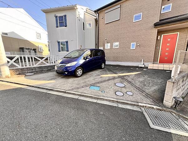 駐車場ももちろん完備しておりますのでお車所有の方にも心強いです。