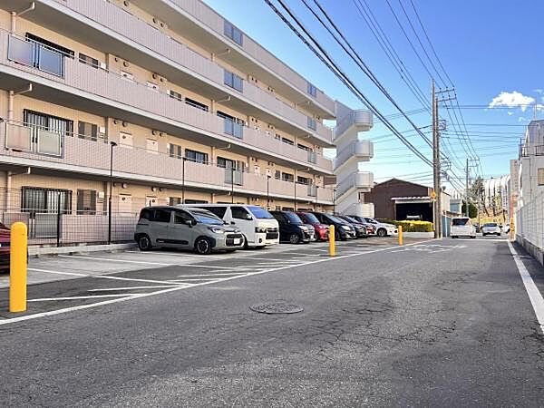 駐車場ももちろん完備しておりますのでお車所有の方にも心強いです。