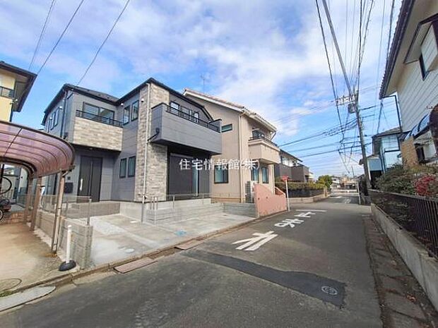 前面道路を含めた現地写真です。