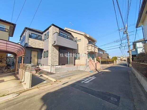 前面道路を含めた現地写真です。