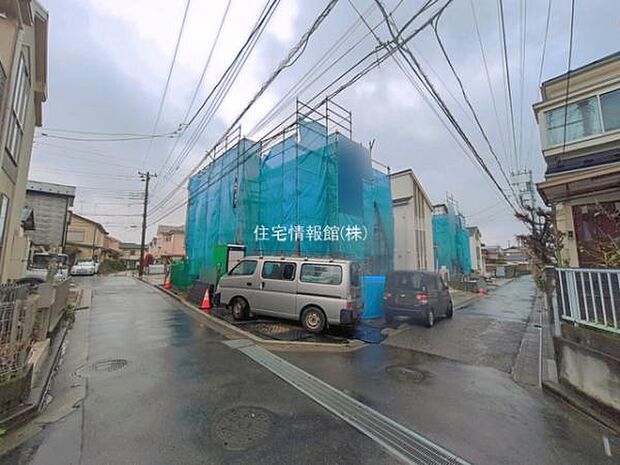 前面道路を含めた現地写真です。