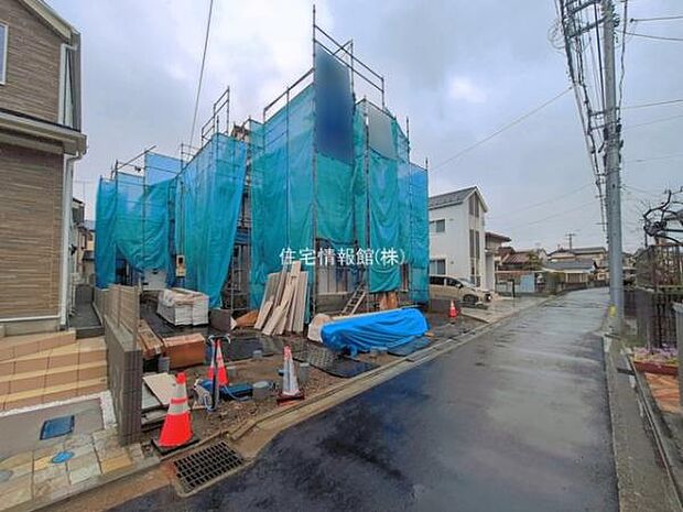 前面道路を含めた現地写真です。