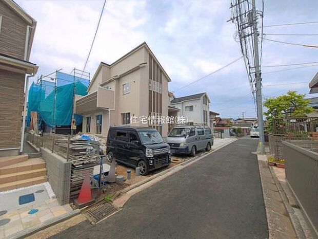 前面道路を含めた現地写真です。