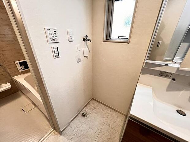 お天気を気にせずお洗濯ができ、室内干し可能です。