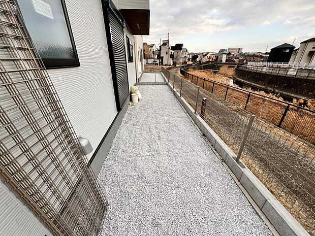 お庭スペースは、ガーデニングやお子様との外遊びなど多彩な用途でお楽しみいただけます。