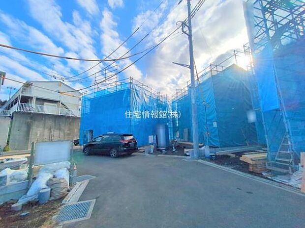 前面道路を含めた現地写真です。