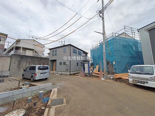 前面道路を含めた現地写真です。