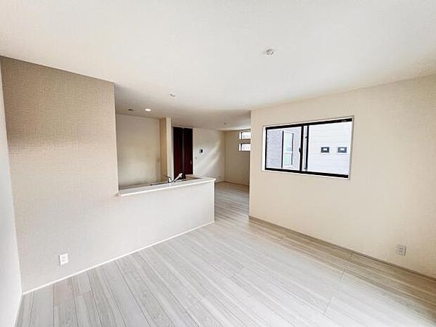 リビングダイニングになります。ご家族そろっての素敵な空間になりそうですね。