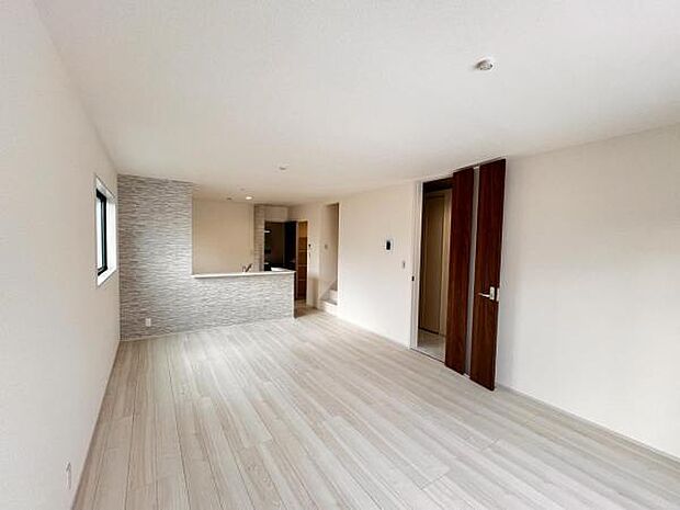 リビングダイニングになります。ご家族そろっての素敵な空間になりそうですね。