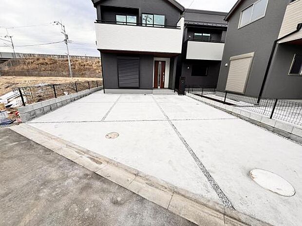 駐車場ももちろん完備しておりますのでお車所有の方にも心強いです。