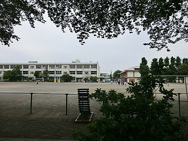 座間市立ひばりが丘小学校まで約320m(徒歩4分)