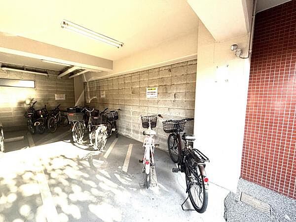 敷地内の駐輪場です。