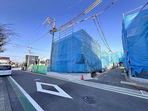 前面道路を含めた現地写真です。