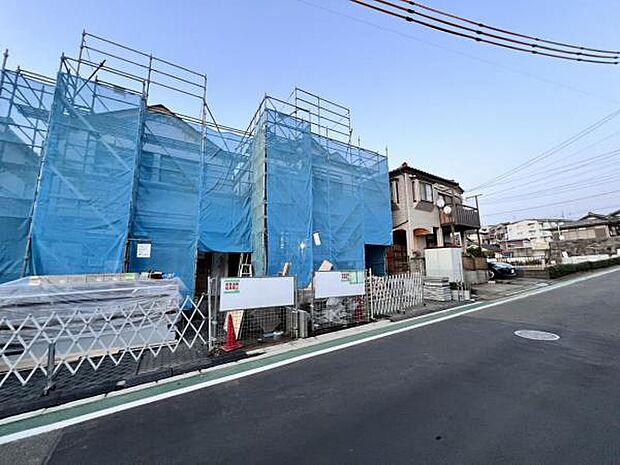 前面道路を含めた現地写真です。