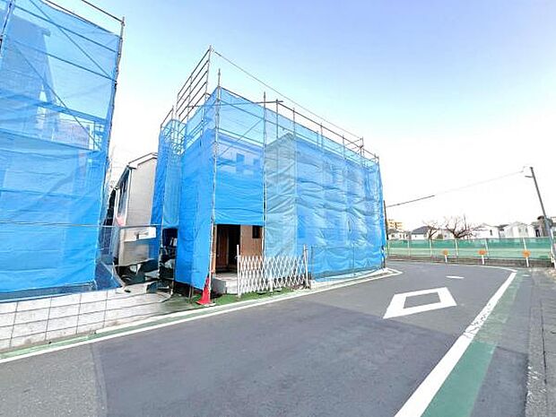 前面道路を含めた現地写真です。