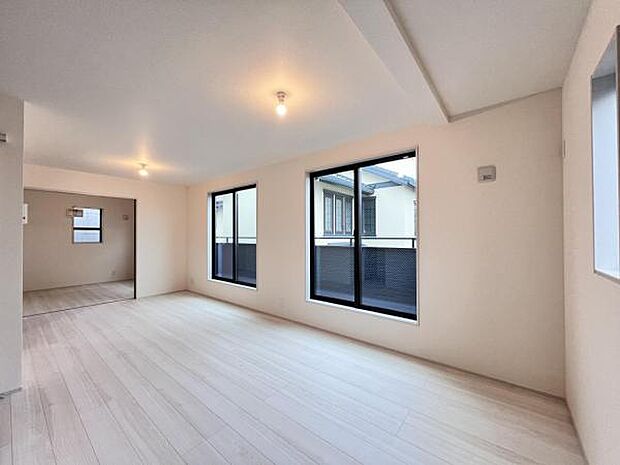 リビングダイニングになります。ご家族そろっての素敵な空間になりそうですね。