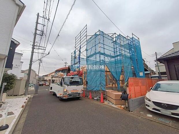 前面道路を含めた現地写真です。