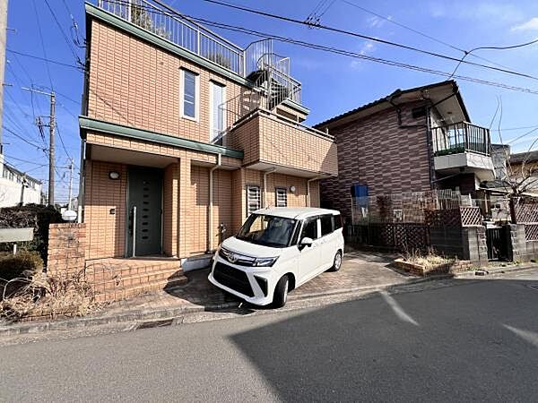 駐車場ももちろん完備しておりますのでお車所有の方にも心強いです。