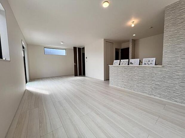 リビングダイニングになります。ご家族そろっての素敵な空間になりそうですね。