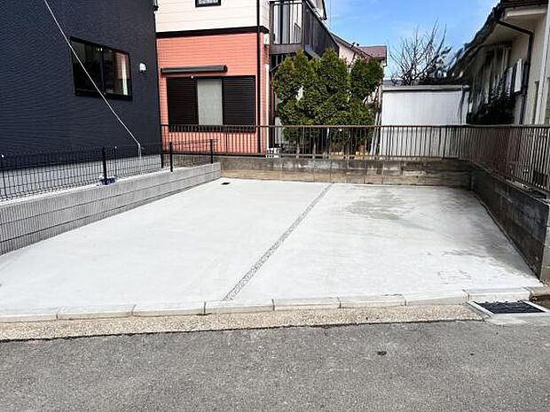 駐車場ももちろん完備しておりますのでお車所有の方にも心強いです。