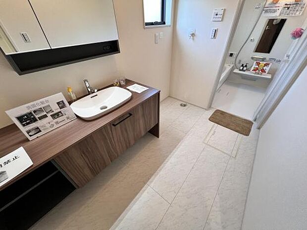 脱衣所は小さなお子様がいるご家庭にも重宝されます。