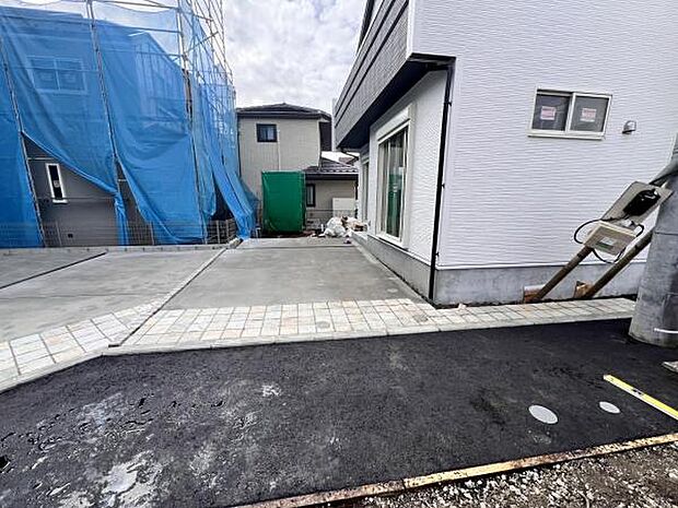 駐車場ももちろん完備しておりますのでお車所有の方にも心強いです。