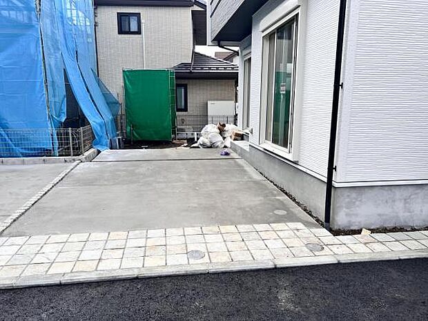 駐車場ももちろん完備しておりますのでお車所有の方にも心強いです。