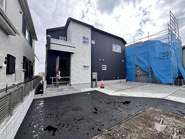 前面道路を含めた現地写真です。