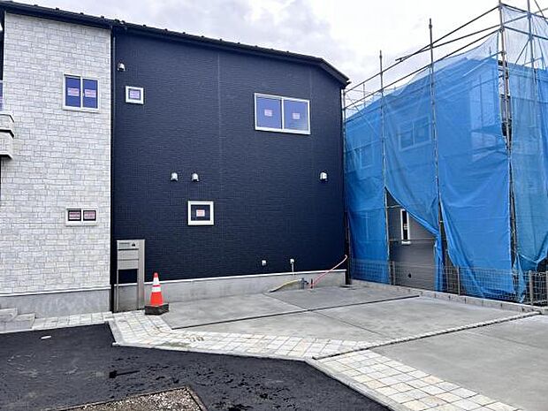 駐車場ももちろん完備しておりますのでお車所有の方にも心強いです。